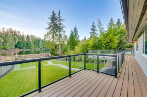 Lakefront Gem Balcony, Fire Pit and Yard in Everett